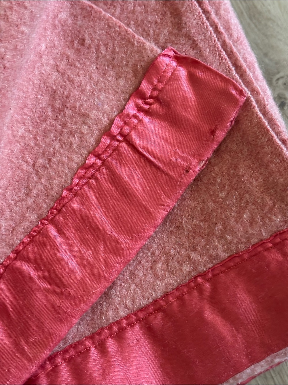 Vintage Pendleton Wool Blanket with Satin Trim 80x62 Pink Rose Mauve Large Throw - Picture 4 of 6